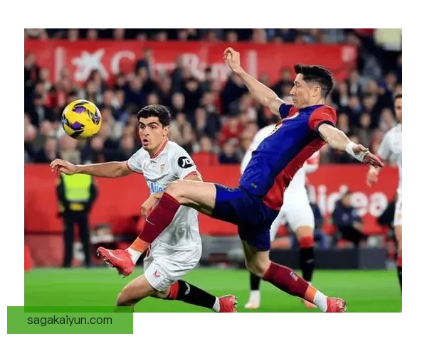 莱万多夫斯基远射进球表现稳健，持续展现顶级射手风范